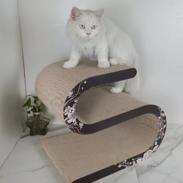 S-shaped cat scratching board